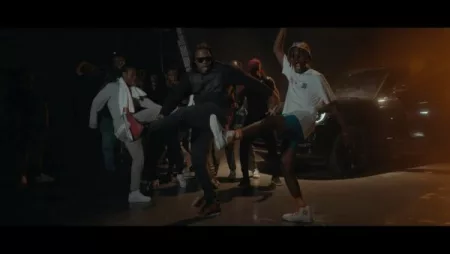 Kofi Mole – Pulele! Ft. Medikal (Official Video)