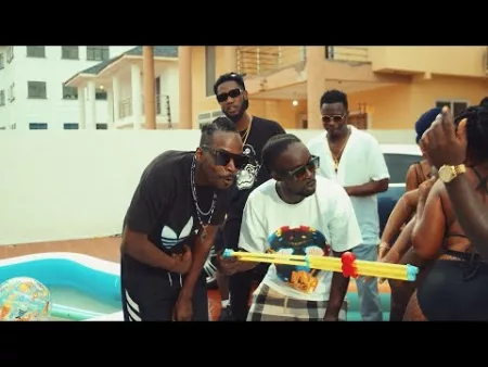 Kwaw Kese – BumBum ft. Skonti, Akata Yesu, Yaw Tog & Ypee (Official Video)
