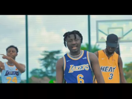 Amerado – Sika Besu ft. Kweku Flick & Ypee (Official Video)