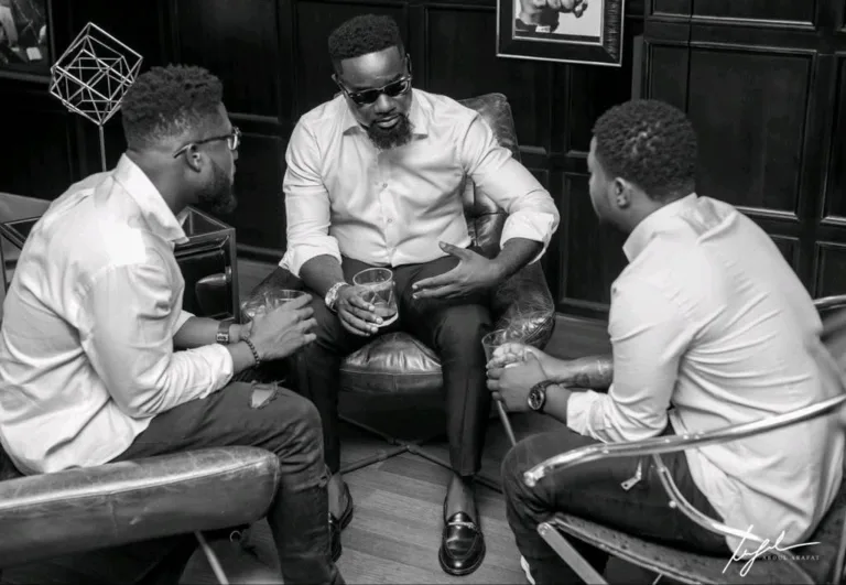 Jetey – Fa Ma Me (remix) ft Sarkodie x Gidochi (Prod. By AbeBeatz) Jetey – Fa Ma Me (remix) ft Sarkodie x Gidochi (Prod. By AbeBeatz)